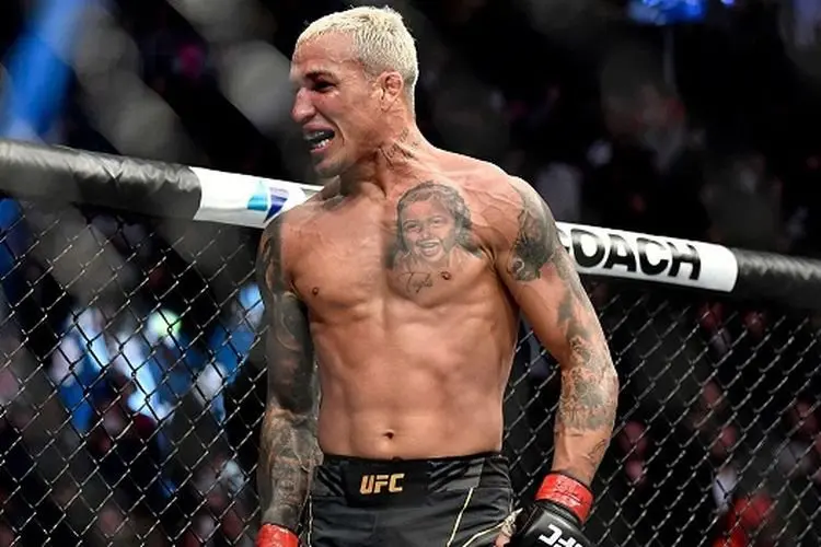 UFC 269: Charles Oliveira Taklukkan Dustin Poirier via Submission di Ronde Ketiga