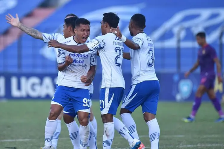 Pemain Pertama Kasih Kado Perpisahan Geoffrey Castillion Adalah Frets Butuan, Begini Caranya