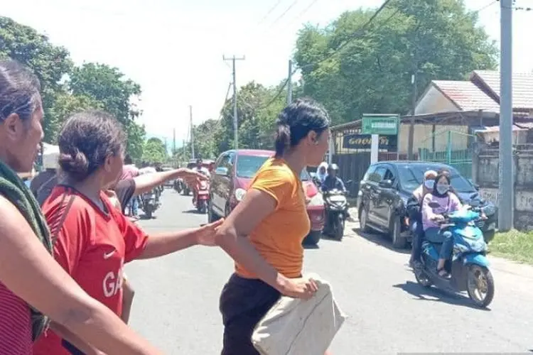 Warga Mulai Panik, Puluhan Ribu Orang Tinggalkan Rumah di Sika Hindari Ancaman Tsunami 