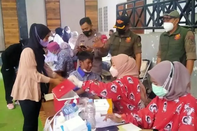 Jadi Bagian Prioritas, Ratusan Penyandang Disabilitas dan Lansia di Dua Kecamatan Ini Disuntik Vaksin