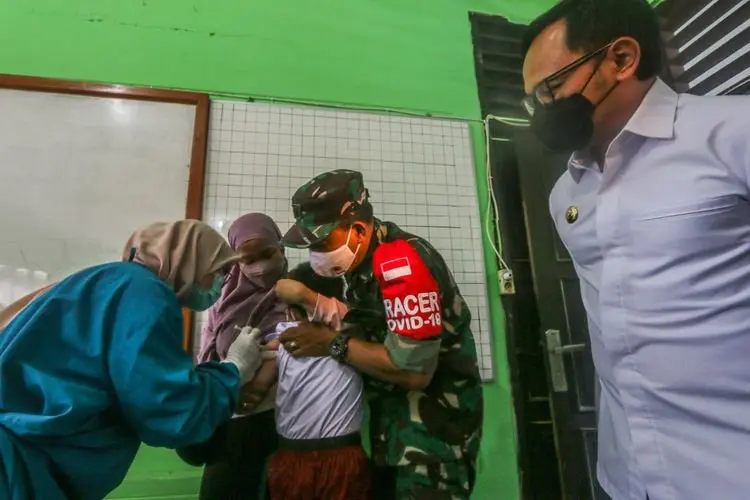 Begini Cara Bima Arya Merayu Anak Jalanan Agar Mau Mengikuti Vaksinasi