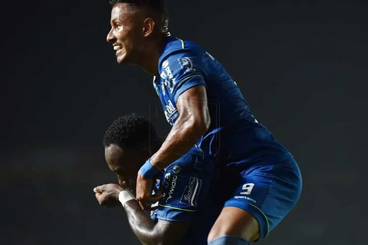 Deretan Striker Asing 'Korban' Bongkar Pasang Lini Serang Persib era Robert Alberts