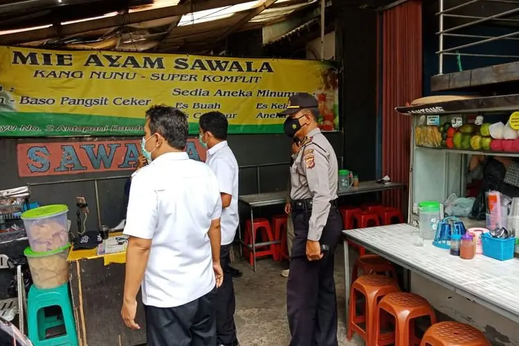 Gelar Ops Yustisi, Petugas Cek Fasilitas Prokes di Cafe dan Pusat Belanja