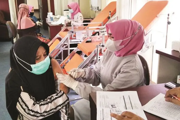 Vaksinasi Seribu Dosis Warga Garut, Daop 2 Bandung Operasikan Rail Clinic