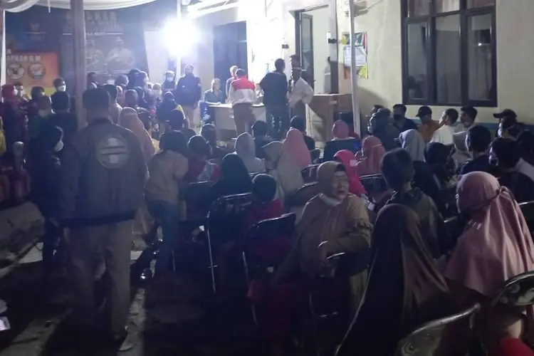 Ada Tukang Bakso Hingga Bajigur, Proses Vaksinasi di Garut Ini Bak Seperti Pasar Malam