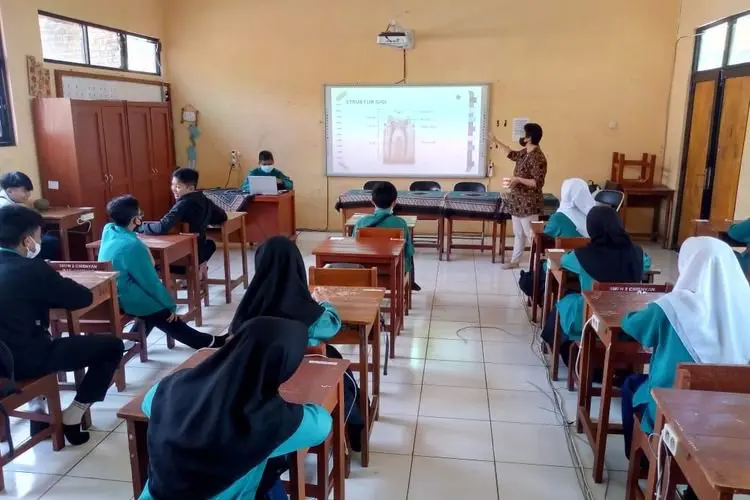 FKG Unjani Gelar Penyuluhan Kesehatan Gigi dan Mulut Kepada Pelajar SMP