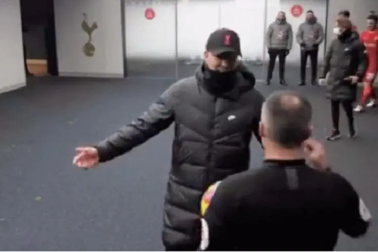 Begini Penampakan Jurgen Klopp Serang Wasit di Lorong Ruang Ganti Saat Liverpool Ditahan Tottenham