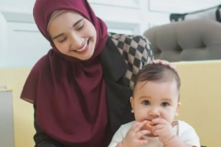 Tahun Pertama Jadi Seorang Ibu, Zaskia Sungkar Tulis Pesan Haru di Hari Ibu 2021