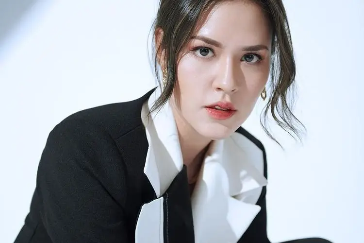 Peringati Hari Ibu, Raisa Ungkap 4 Lagunya yang Terinspirasi dari Sosok Perjuangan Seorang Ibu