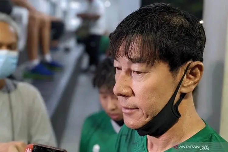 Soal Insiden Ricky Kambuaya di Laga Timnas Indonesia vs Singapura, Shin Tae Yong: Wasit Juga Pekerja