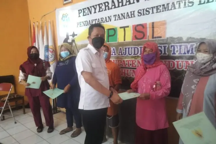 Sebanyak 250 Warga Srirahayu Terima Sertifikat Tanah Dari Program  PTSL