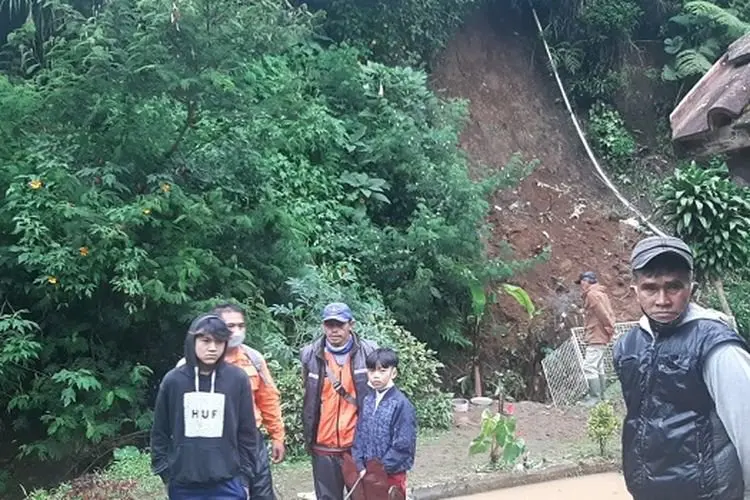 Pertaruhkan Nyawa demi Anjing Peliharaan, Ibu dan Anak Hanyut Terseret Arus Sungai Cikapundung