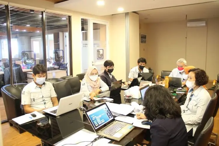 BUMD Jasa Sarana Terima Sertifikasi ISO dan Predikat dari KIP Jabar 