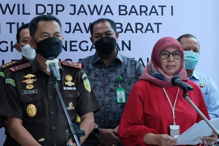 Kanwil DJP Jabar I Serahkan Berkas Tersangka Pidana Pajak ke Kejati Jabar