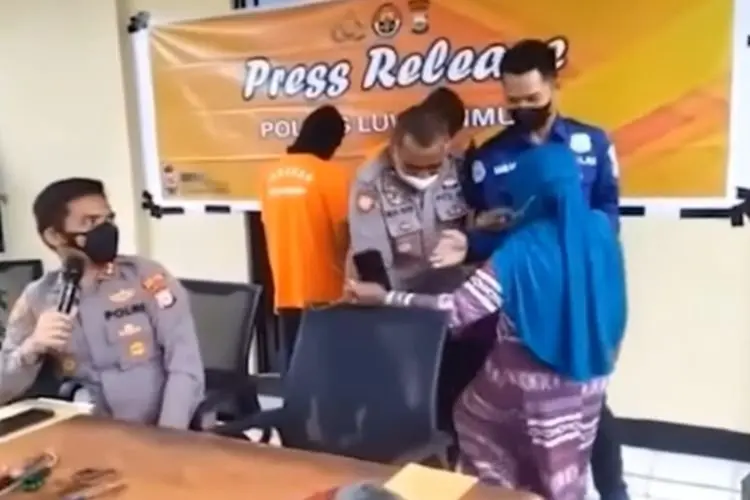 Viral Emak-emak Ngamuk hingga Lempar Barbuk ke Tersangka Curanmor, Netizen: Polisinya yang Minta Maaf