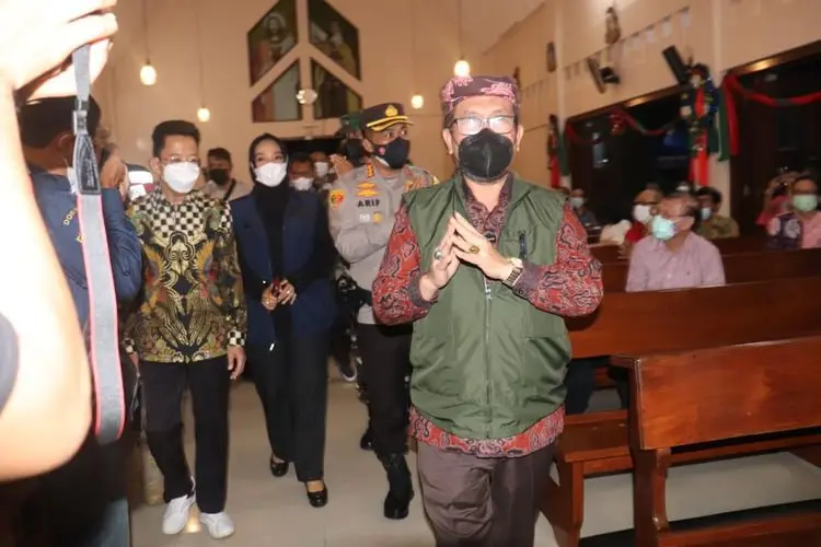 Bupati Imron dan Forkopimda Cirebon Monitoring ke Sejumlah Gereja di Malam Natal