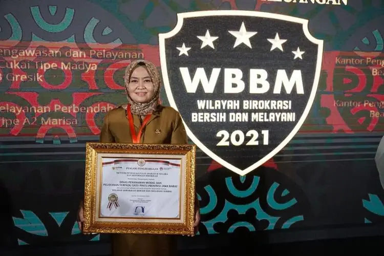 DPMPTSP Jabar Terima Penghargaan Wilayah Birokrasi Bersih dan Melayani 2021
