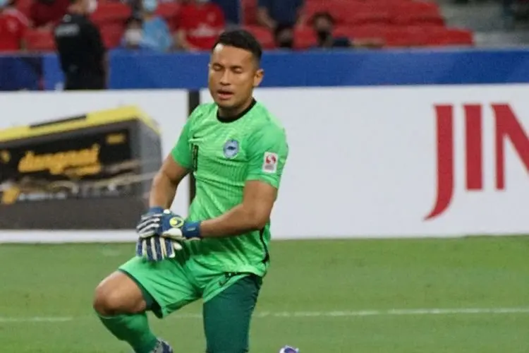 Kiper Singapura Hassan Sunny 'Kesurupan' Bintang Shaolin Soccer,Â Fans Timnas Indonesia Kagum