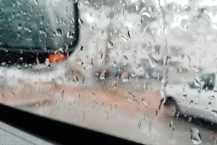 Prakiraan Cuaca Jakarta Senin 27 Desember 2021: Waspadai Hujan Disertai Petir di 3 Wilayah Ini