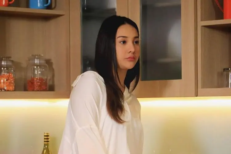 Profil Anya Geraldine yang Berperan Sebagai Lydia di Film Series Layangan Putus