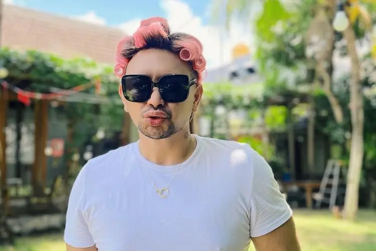 Tahun Baru 2022 Tiba, Ini Trend Warna Fashion yang Bakal Mendominasi