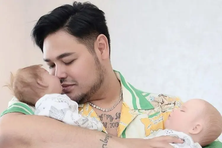 Begini Reaksi Netizen Saat Ivan Gunawan KenalkanÂ Kedua Anak Laki-lakinya