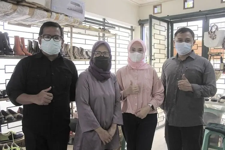  LPPM Unisba Gandeng APAI Lakukan Pemberdayaan Digital Marketing Kepada Perajin Sepatu Bandung