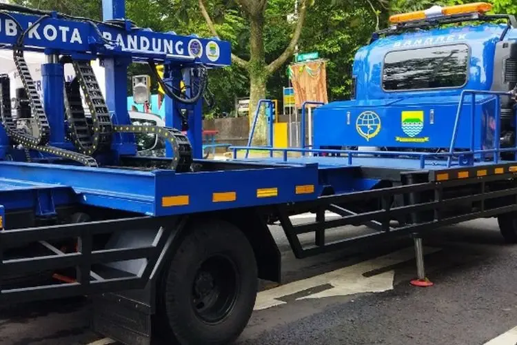 Pemkot Bandung Luncurkan Mobil Derek Hidrolik Pertama di Indonesia