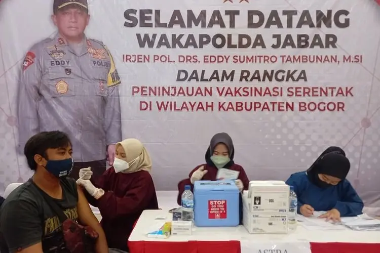 Ke Cibinong, Wakapolda Eddy Tambunan Tinjau Pelaksanaan Percepatan Vaksinasi Covid-19