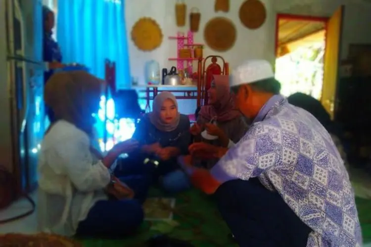 Usia Bukan Penghalang untuk Produktif, Pria Paruh Baya Asal Cipeundeuy KBB Sukses Hidupkan Perekonomian Wargan