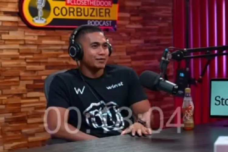 Aprilio Manganang Kenalkan Sang Kekasih ke Publik, Netizen Patah Hati?