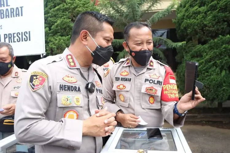  Rejeki Nomplok, Polresta Bandung Bagikan Hadiah 27 Unit Motor bagi Warga yang Ikut Vaksin
