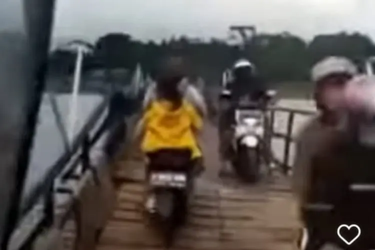Jembalas di Bandung Barat Ambruk, Dua Pemotor Nyaris Jadi Korban, Begini Kronologinya