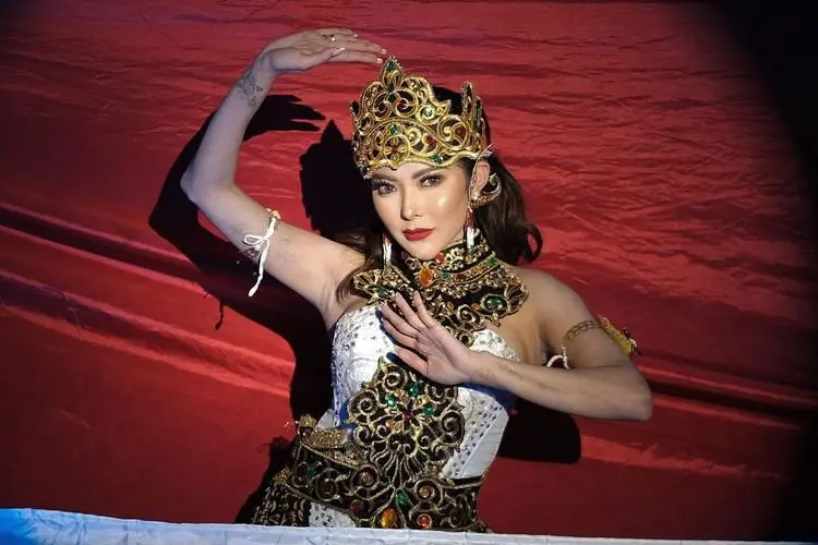 Tertangkap Basah Ciuman dengan Zikri Daulay, 5 Foto Ayu Aulia Ini Diunggah di Instagram