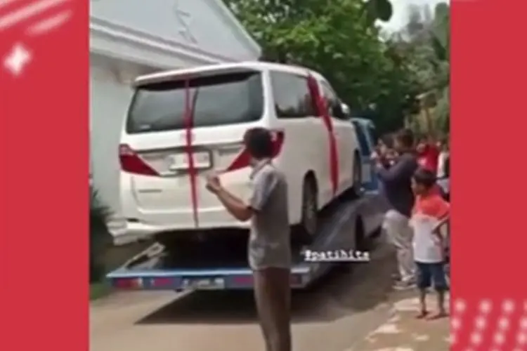 Viral Seorang Anak Ulang Tahun Dihadiahi 3 Mobil Mewah, Harganya Bikin Jiwa Misquen Meronta