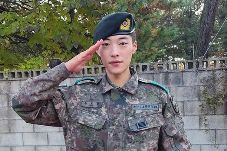 Siap Comeback, Woo Dohwan Selesai Wamil Hari Ini
