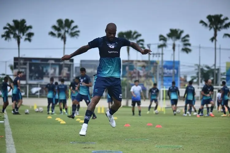 Susunan Pemain Persib vs Persita: Robert Alberts Turunkan Dua Striker Anyar, Rashid-Klok Jadi 'Pelayan' 