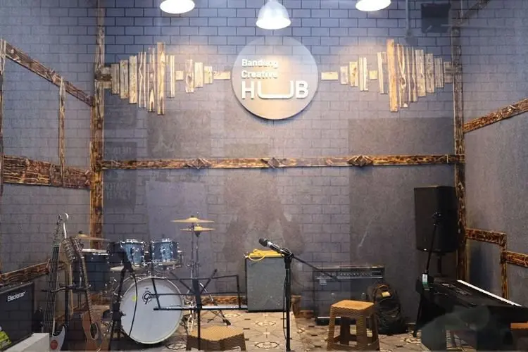 Buat Muda Mudi Kota Bandung! Yuk Latihan Band Gratis di Gedung Ini...