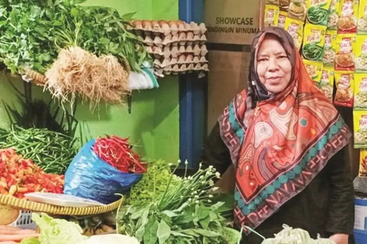 Penjual Sayur Adaptasi Digital, Omzet Titin Bisa Mencapai Rp90 Juta per Bulan