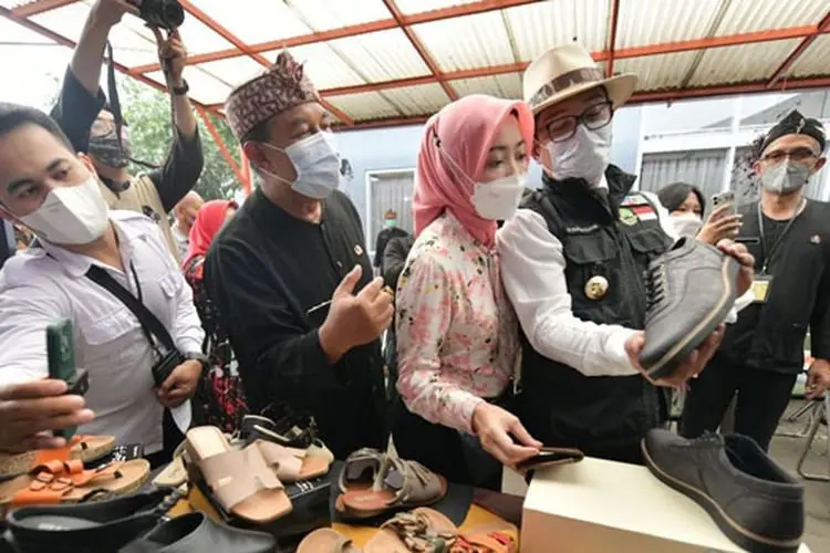Ridwan Kamil Dorong Pelaku Industri Kulit Garut Bidik Pasar Lebih Luas