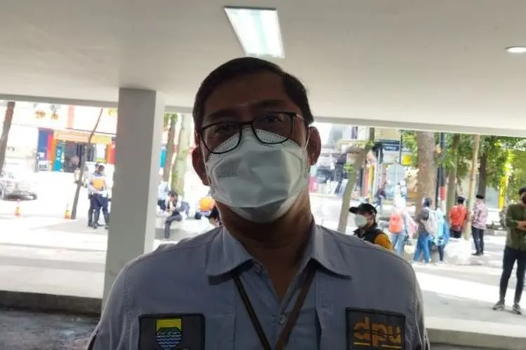 Aksi Nekat Pencuri Kursi Taman Dipergoki Petugas Keamanan