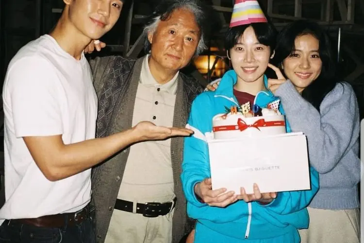Tak Hanya Roommate 207, Jung Hae In dan Pemeran Drama 'Snowdrop' Kenang Mendiang Kim Mi Soo