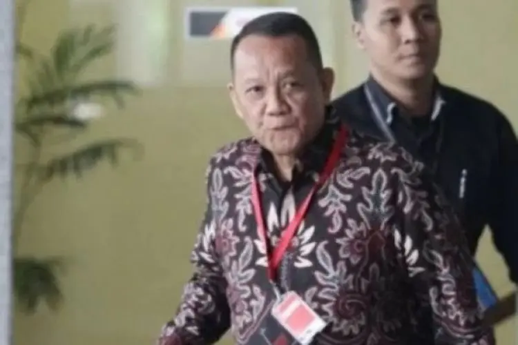 Eks Sekretaris MA Huni Lapas Sukamiskin Bersama Menantunya