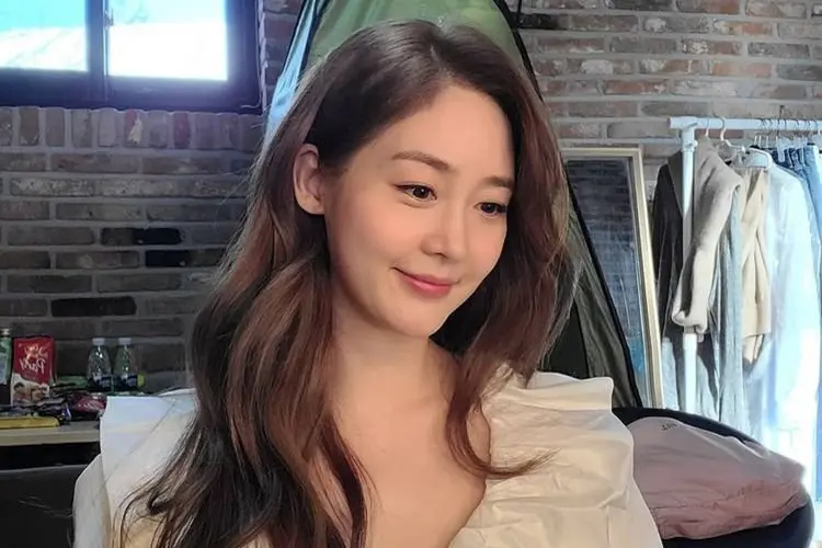 Sung Yuri Fin.KL Umumkan Kelahiran Bayi Perempuan Kembar