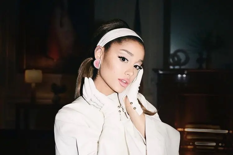 Bongkar Sumber Cuan Ariana Grande, yang Terbesar dari Parfume Bisa Beli 100 Penthouse