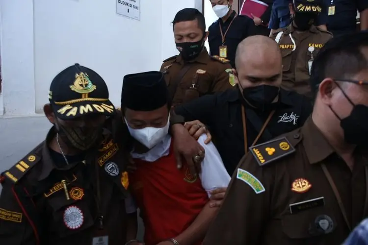 Ini Daftar Hukuman Tambahan Herry Wirawan Selain Mati dan Kebiri  