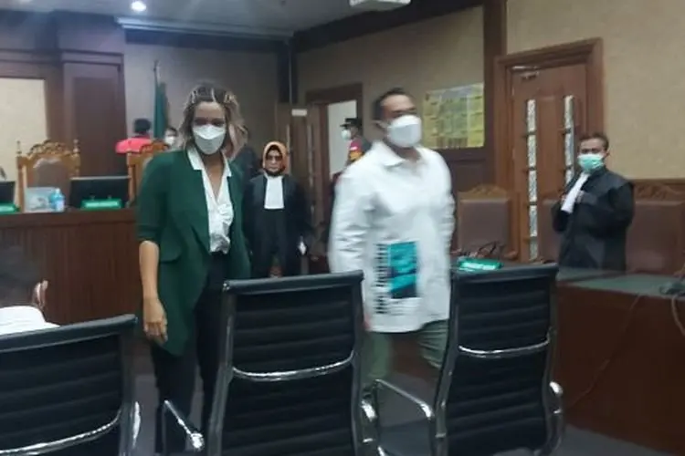 Nia Ramadani dan Ardie Bakrie Divonis Setahun Penjara