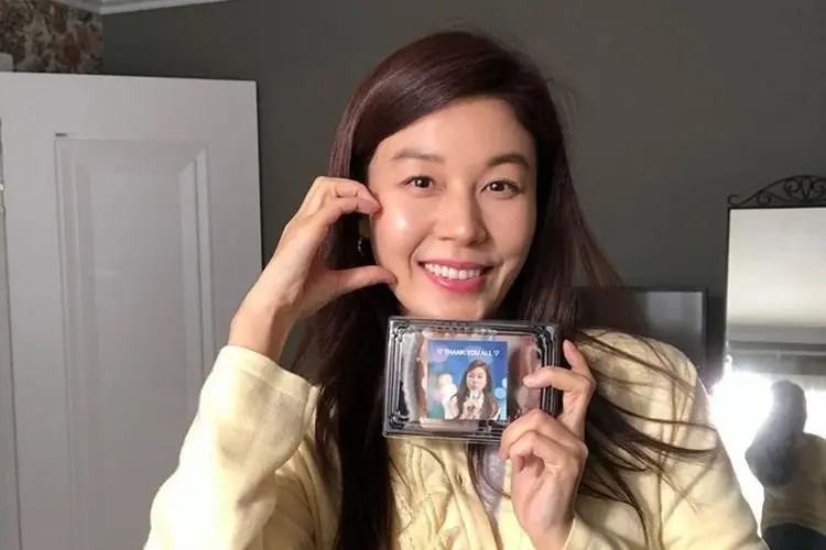 Kim Ha-neul Donasikan 30 Juta Won untuk Siswa yang Alami Mati Otak Setelah Vaksin