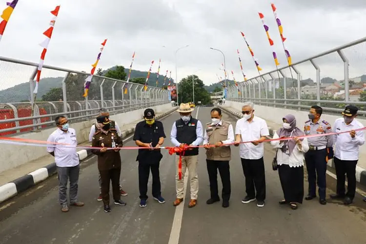 Foto: Gubernur Ridwan Kamil Resmikan Jembatan Flyover Leuwigajah