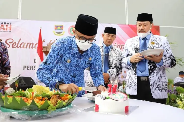 Hore, Hengky Kurniawan Naikan Tunjangan Kinerja Kepala Sekolah di KBB